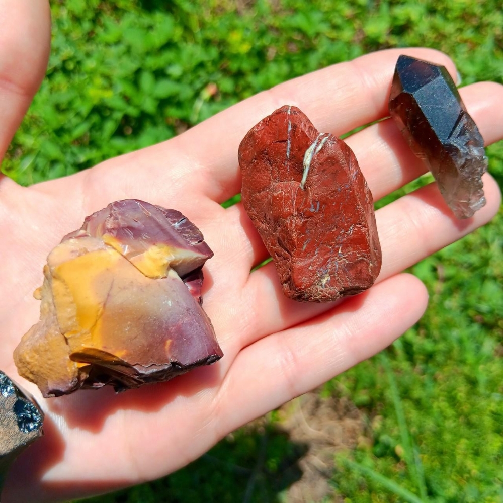 Root Chakra Stone Set - Picture 4 of 4